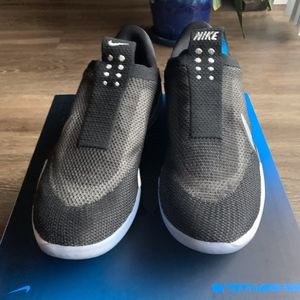 NIKE E.A.R.L. ADAPT BB MENS SNEAKERS SIZE 9.5